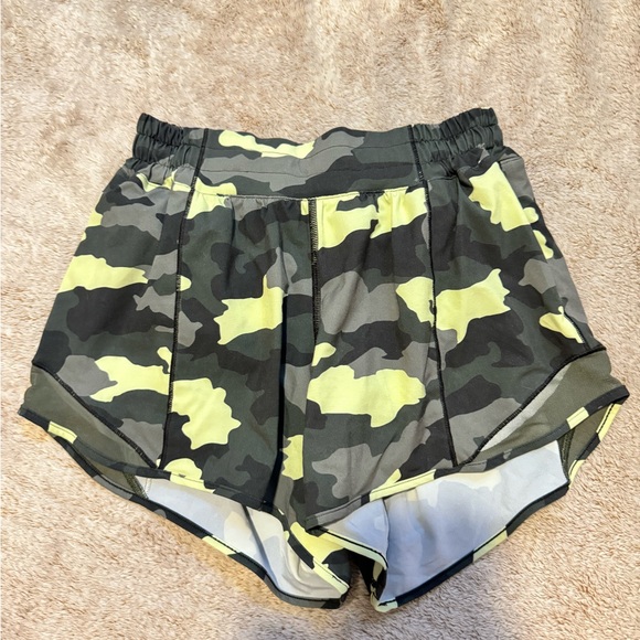 lululemon Hotty Hot Short - Picture 2 of 3